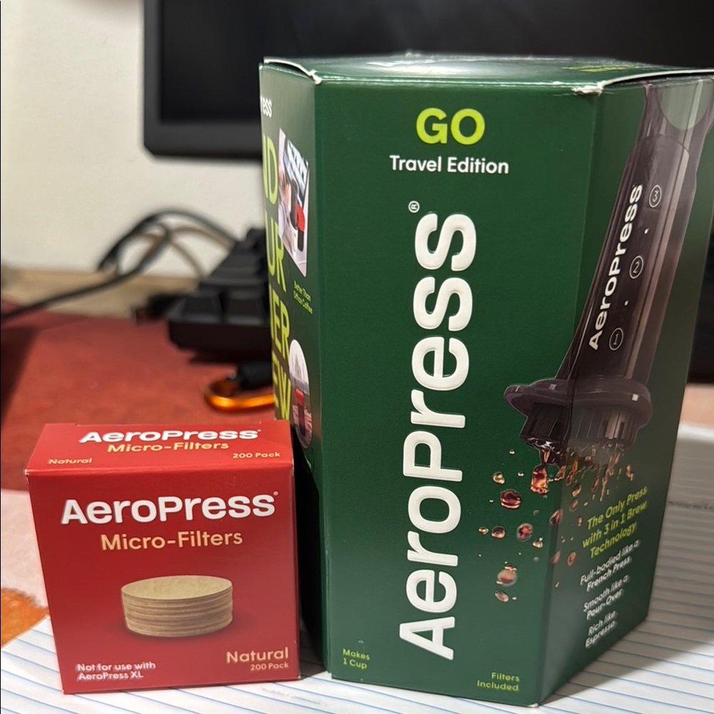 AeroPress GO Travel Coffee Maker with Micro-Filters (Green)